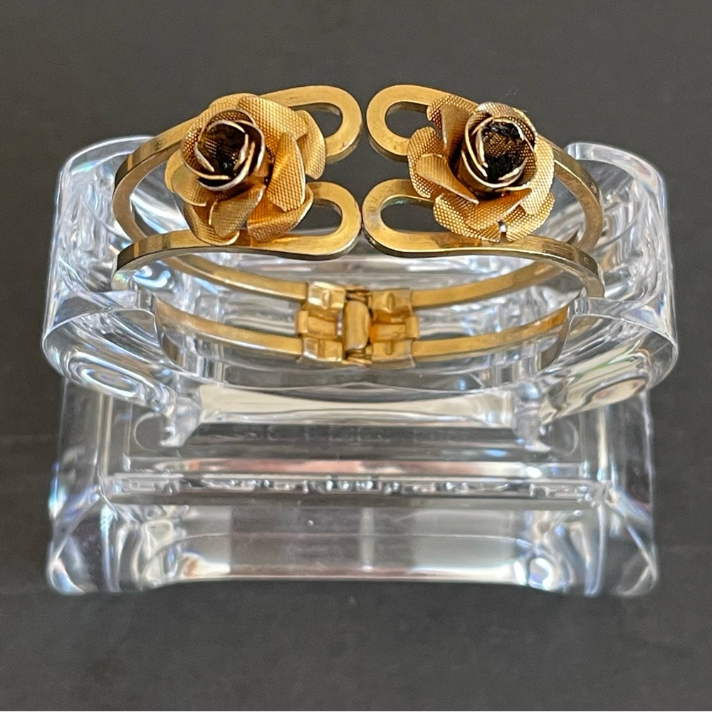 Vintage Gold tone rose flower clamper bangle.